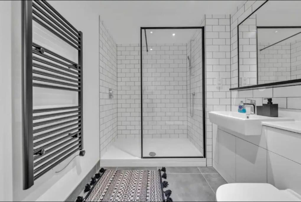 Ferienwohnung Deluxe 1 Bed In Colindale Wembley With Freewifitv London Exterior foto
