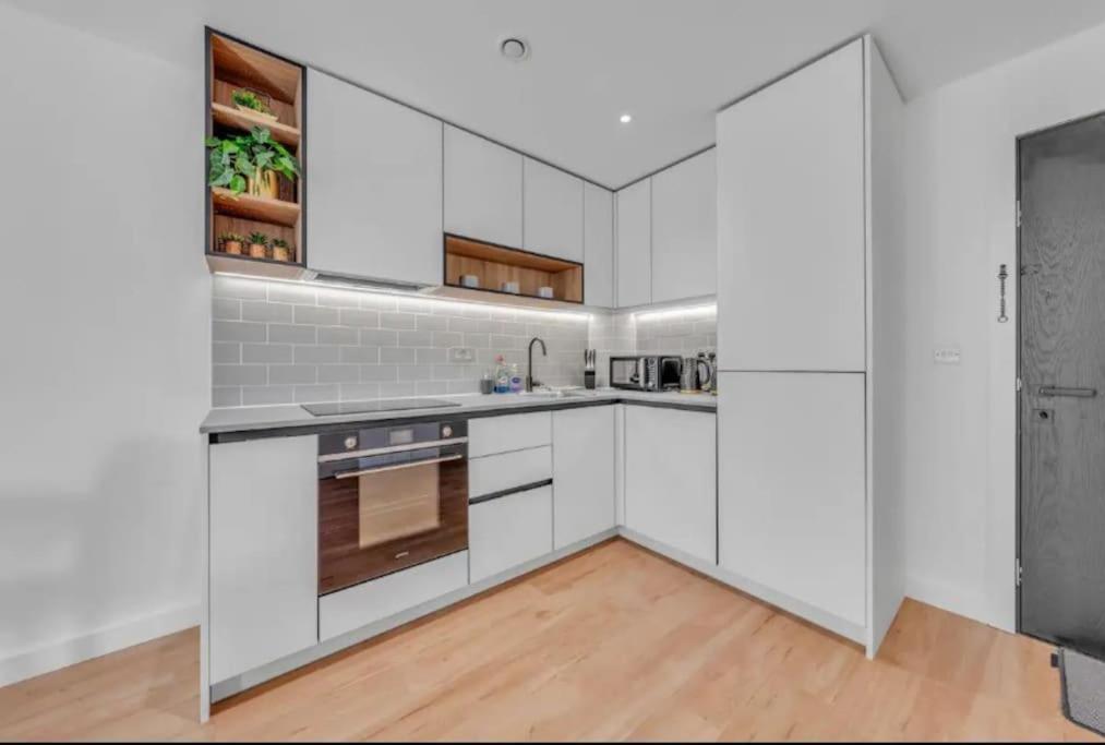 Ferienwohnung Deluxe 1 Bed In Colindale Wembley With Freewifitv London Exterior foto